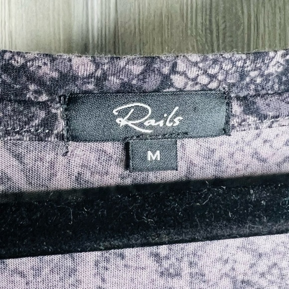 Rails Sami Charcoal Snakeskin Top - Picture 4 of 7